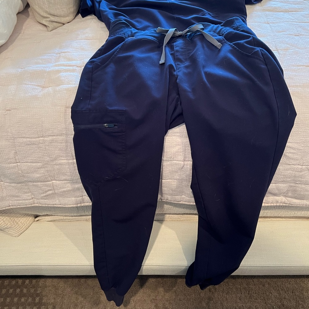 Figs scrubs selling to big for me